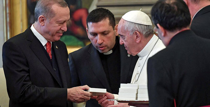 Papa’dan Erdoğan’a manidar hediye